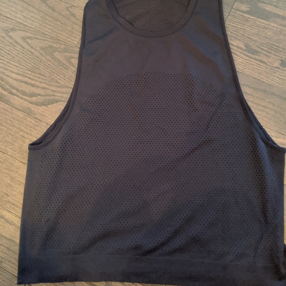 Lululemon Mesh Muscle Tank - Picture 2 of 4